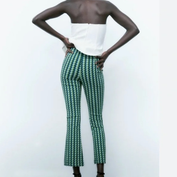 Zara Green Geometric High Waisted Mini Flare Leggings US XS, new, without tag - Picture 3 of 9